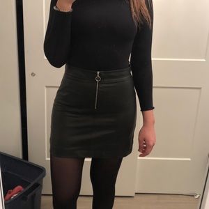 Aritzia Wilfred Free Roxanne Skirt